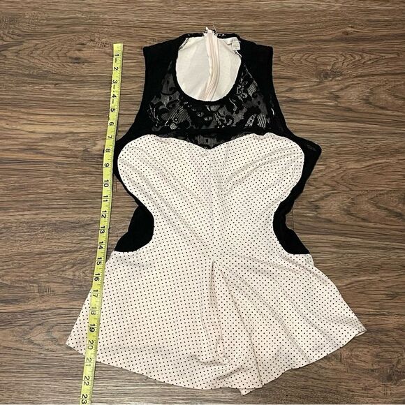 Guess Polkadot Peplum Sleeveless Blouse Pink With Black Lace Detail Size XSmall - Picture 11 of 14